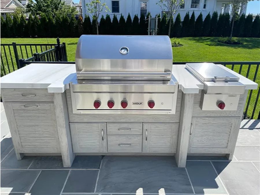 Freestanding full exposure grill cabinet with side burner and louver door by Blue Mountain Design Bend Oregon